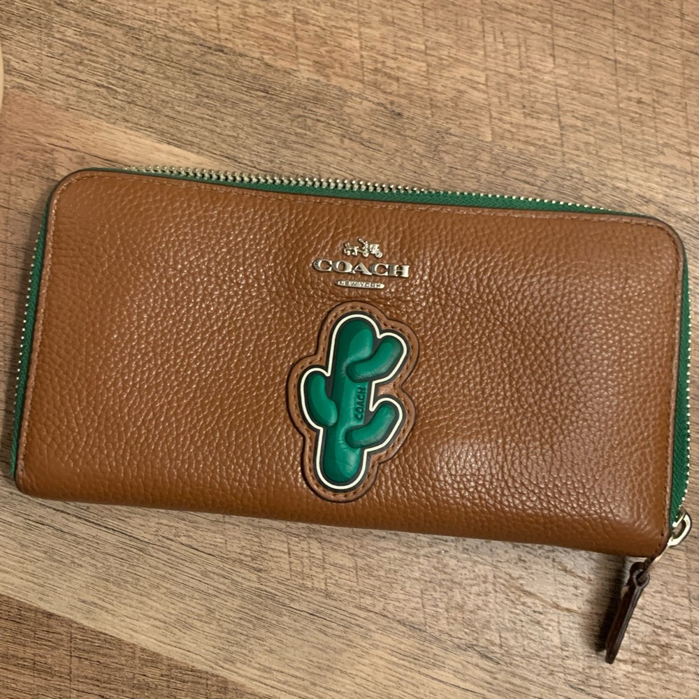 Coach Cactus 🌵 zip around wallet